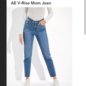 American Eagle V rise Mom Jeans